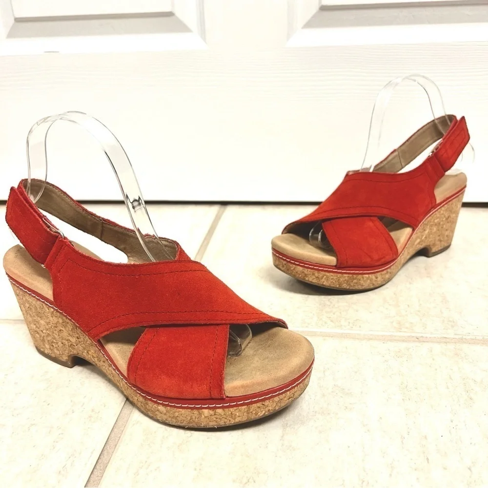 Clarks Womens Giselle Dove Wedge Sandals platform leather suede womens size 9.5M